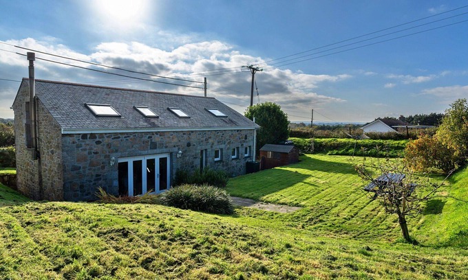Saint Erth Praze House | Stunning villa for 5 people with WIFI, pets allowed and parking