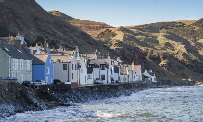 Gardenstown House | Stunning villa for 4 people with WIFI, TV and pets allowed