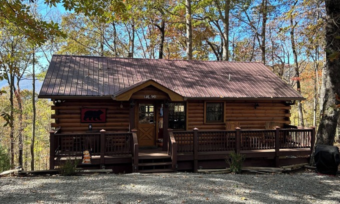 Blue Ridge Cabin | Stunning year round mountain views in a quiet, serene setting.