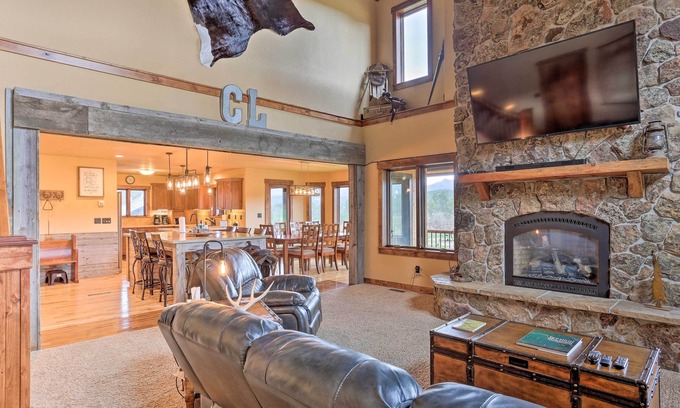 Sturgis House | Sturgis Home w/Private Hot Tub: Golf & Hike!