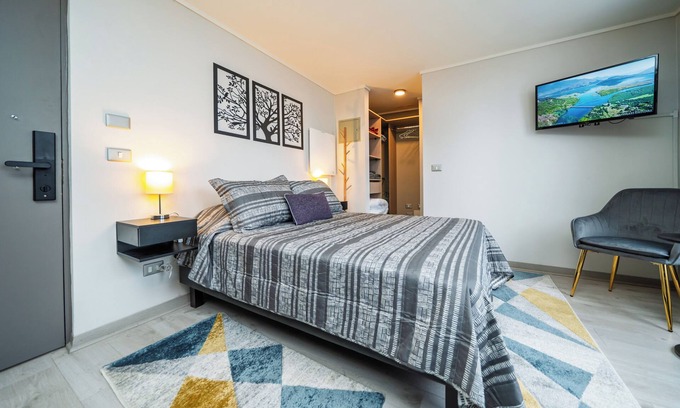 Downtown Santiago Apartment | Style and comfort in the heart of Santiago + Gym