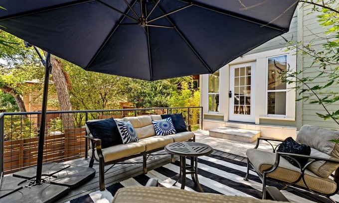 Travis Heights House | Style, Simplicity, Serenity - Steps away from South Congress