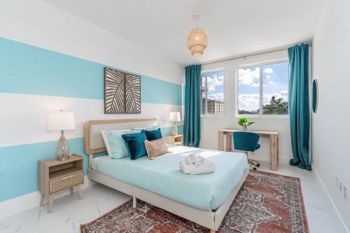 Downtown Hollywood Apartment | Stylish 1-Bedroom Apartment with Pool, Gym, Free Parking, Rooftop and Balcony - 5 Min to Hollywood Beach! - 10 Min to FLL Airport