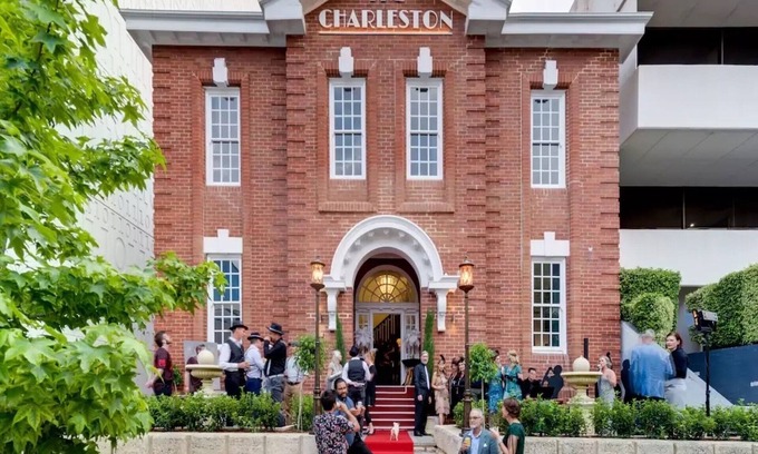 West Perth Apartment | Stylish 1BR APT in West Perth with Parking!