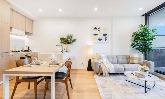 Heidelberg Heights Apartment | Stylish 1BR Apt in Ivanhoe with Free Parking