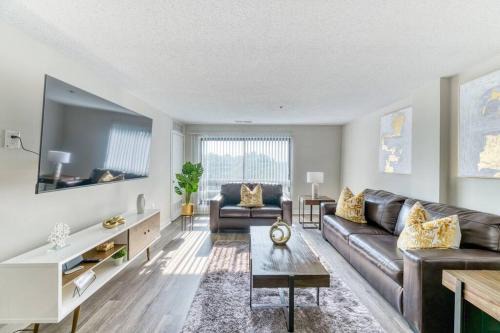 Landmark Apartment | Stylish 2-Bedroom Apartment W/pool