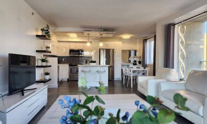 Saskatoon Downtown Condo | Stylish 2 Bedroom Downtown Condo