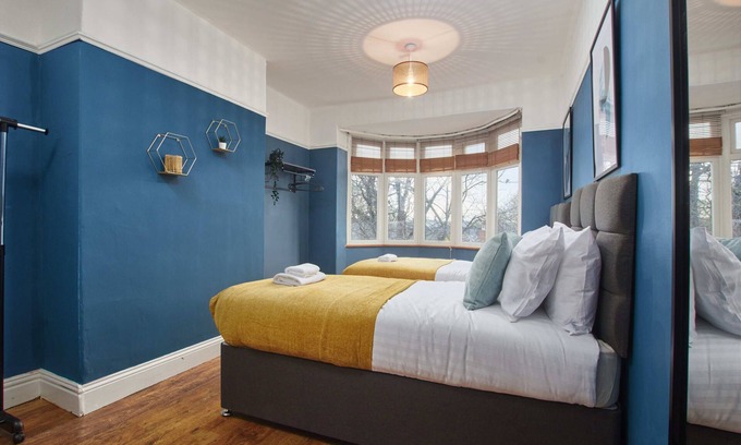 Gateshead Apartment | Stylish 2 Bedroom Flat - Parking