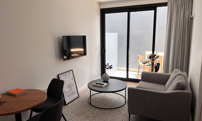 Te Aro House | Stylish 2 bedrooms townhouse in central Wellington (with free car park)