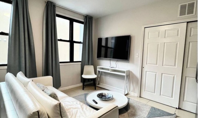 Center City Apartment | Stylish 2BD apartment in the heart of the City with Prime location!