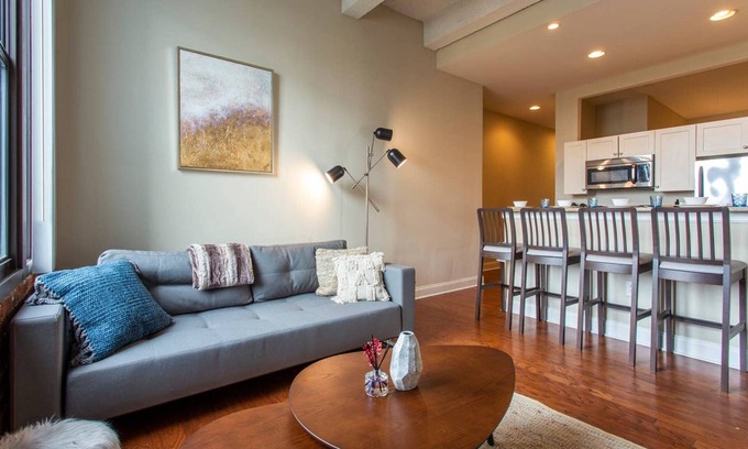 Newbold Condo | Stylish 2BR Apartment w Free onsite Parking, Gym, Full Kitchen