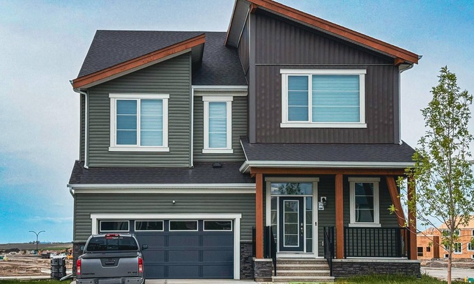 Calgary House | Stylish 2BR Basement Suite | 15 Mins to Airport