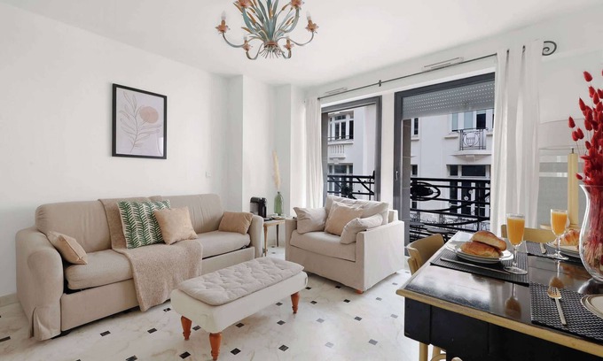 Madeleine Apartment | Stylish 2BR for 6 by Champs-Elysees