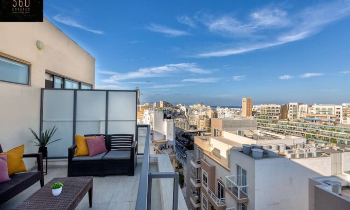 St. Julian's House | Stylish 2BR Meridian suite in central St Julians