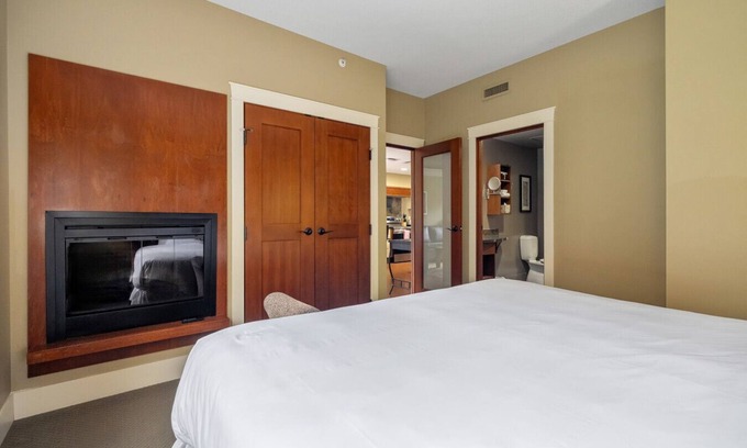 Canmore Apartment | Stylish 2BR w/Balcony |Fireplace + Pool