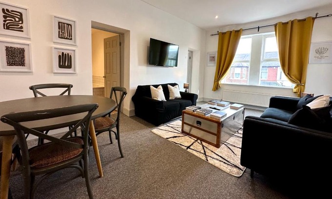 Heaton Apartment | Stylish 3Bed apartment with FREE PARKING