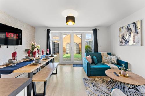 Patchway House | Stylish 4 bed - Parking - Sleeps 14
