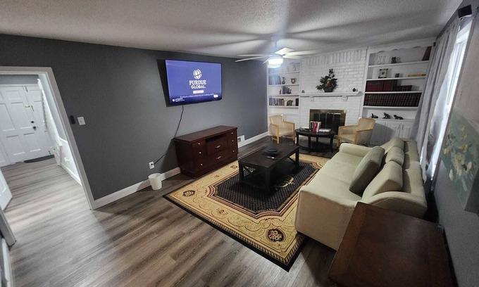 Ellendale House | Stylish 4BR Prime Location Close to All!