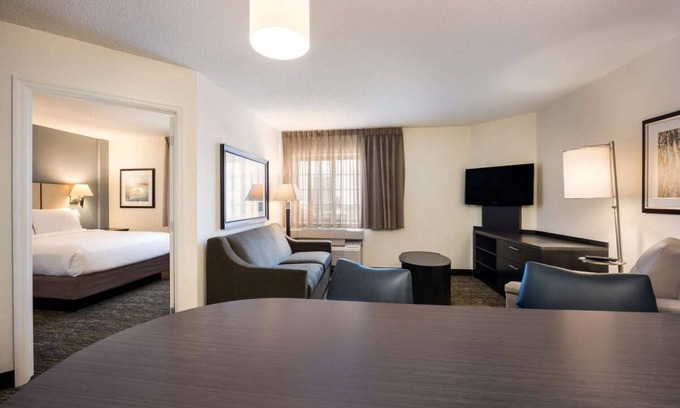 West Des Moines Resort | Stylish and Affordable Stay in West Des Moines! 3 Modern Units, Full Kitchen!