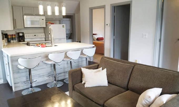 Northeast Anchorage House | Stylish and cozy with view to the mountains!