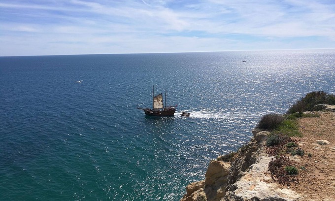 Carvoeiro Condo | Stylish and large beach apartment with swimming pool in Algarve