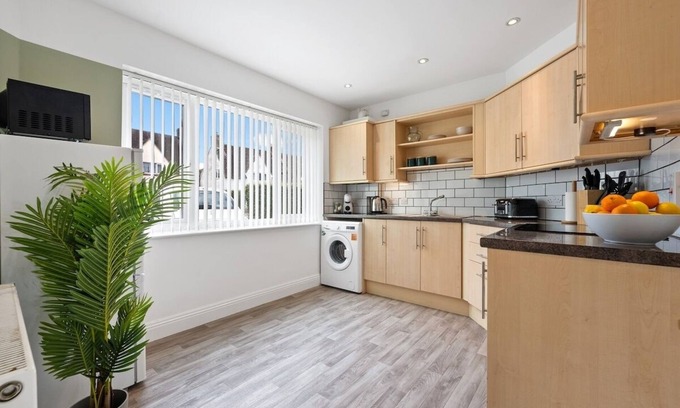 Cirencester House | Stylish and Spacious 5-bedroom apartment