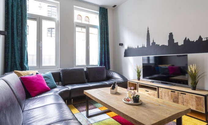 Amandus - Atheneum Apartment | Stylish Antwerp Apartment Near MAS Museum