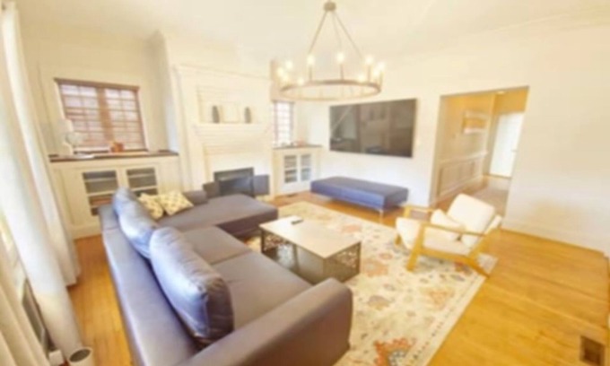 Charlotte House | Stylish Apartment in Charlotte