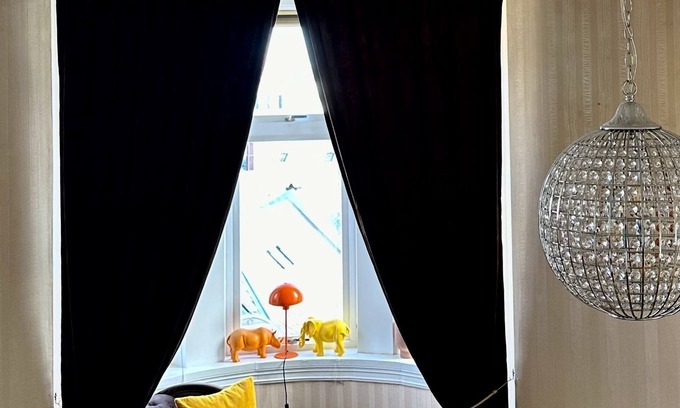 Valderhaugstranda Apartment | Stylish Art Nouveau Jugend big apartmen. heart of Ålesund.