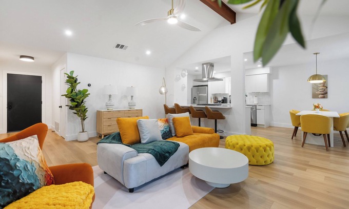 Gracywoods House | Stylish Austin Escape – 4BR, 2BA, Minutes from Domain & Q2 Stadium