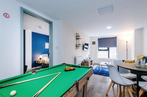 RopeWalks Apartment | Stylish Central Apartment, Sleeps 4, Pool Table, Available For Long Term Stays