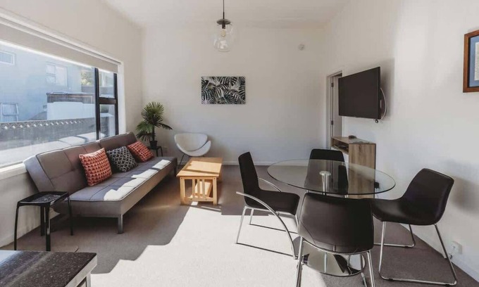New Plymouth Apartment | Stylish City Pad in New Plymouth