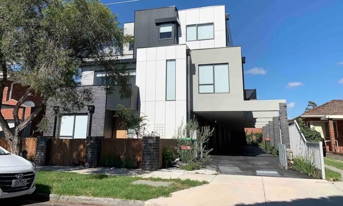 Pascoe Vale House | Stylish, convenience and modern townhouse 3BR