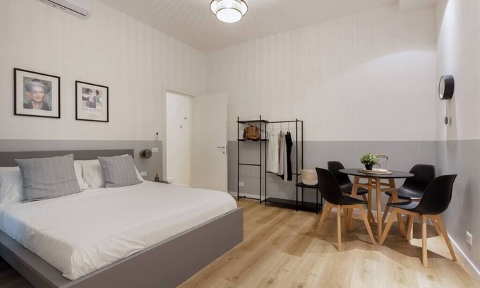 Trieste Old Town Apartment | Stylish Gem in Historic Trieste for 4 guests