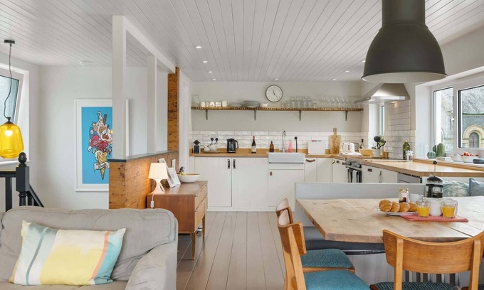 Bude House | Stylish Home with Parking, Minutes from Beach