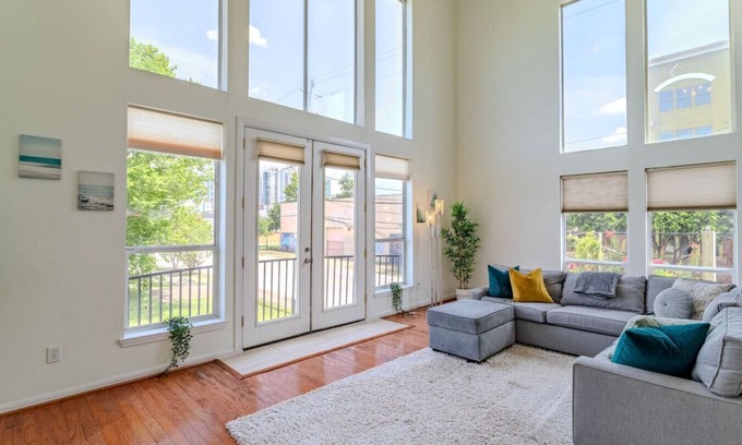 East Downtown Houston Villa | Stylish Houston Getaway