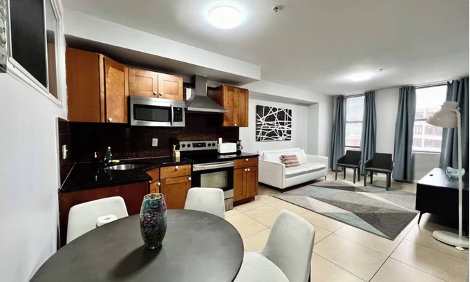 Chinatown Apartment | Stylish & Large 2bd Apt next to Reading Terminal