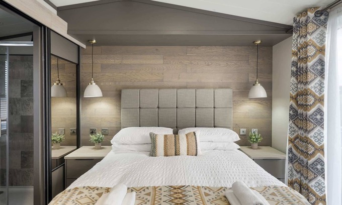 Mullacott Ski Chalet | Stylish Lodge with Parking nr Ilfracombe & Beaches