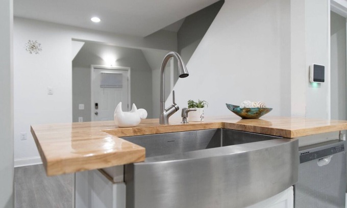 Detroit House | Stylish luxury 3 bedroom home 10 min. From downtown