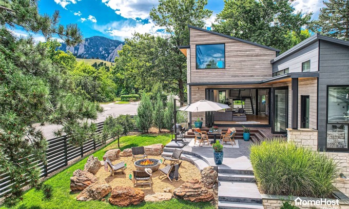 Interurban Park House | Stylish & Modern, 5-Min to CU and Hiking Trails