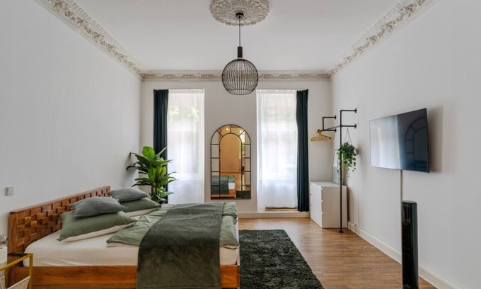 Kreuzberg Apartment | Stylish old building apartment designed by Bevo