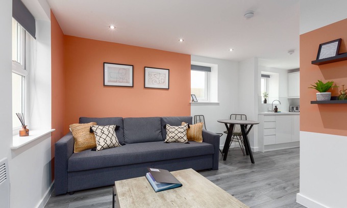 North Shore Apartment | Stylish One Bed Apartment, Close to the beach, Central location
