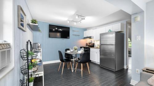 Centretown West Apartment | Stylish Ottawa Getaway for 6