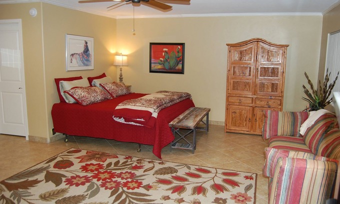 Haciendas Catalina Del Rey Apartment | Stylish Remodeled Studio Suite in the Foothills - Convenient Location