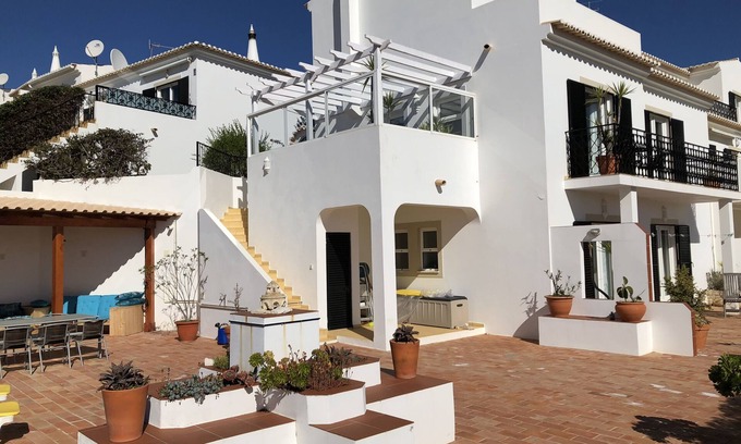 Figueira House | Stylish semi-detached villa in one of the most beautiful regions of Portugal.
