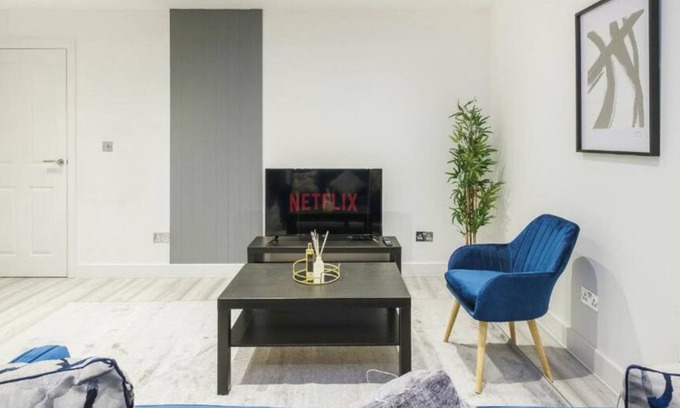 Southend-on-Sea Apartment | Stylish & Sleek 1BR City Centre Nr High St & Southend Beach by Luxiety Stays