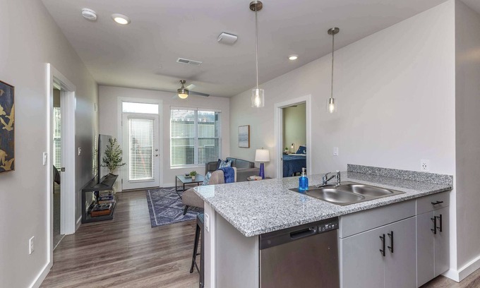 CUF Apartment | Stylish & Spacious Stay Near The Banks!