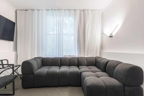 Carlton South Apartment | Stylish studio apartment opposite Carlton Gardens