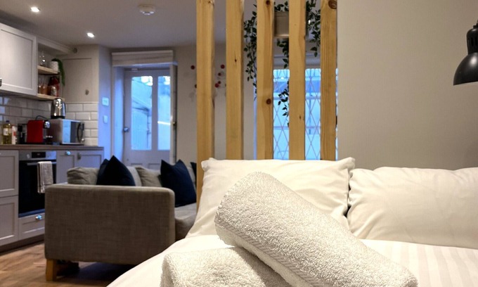 Clifton Apartment | Stylish Studio Apartment in Clifton Village