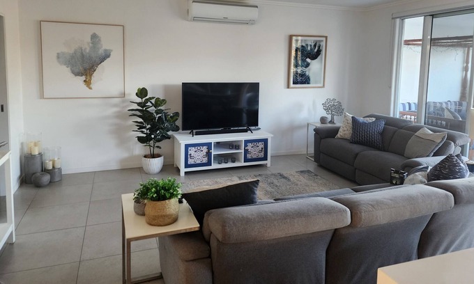 Robina Apartment | Stylish Terrace Home in the Heart of Robina. Pool and Pet Friendly!